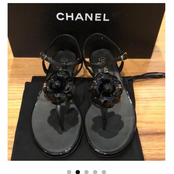 Chanel thongs lambskin/patent calfskin black 38